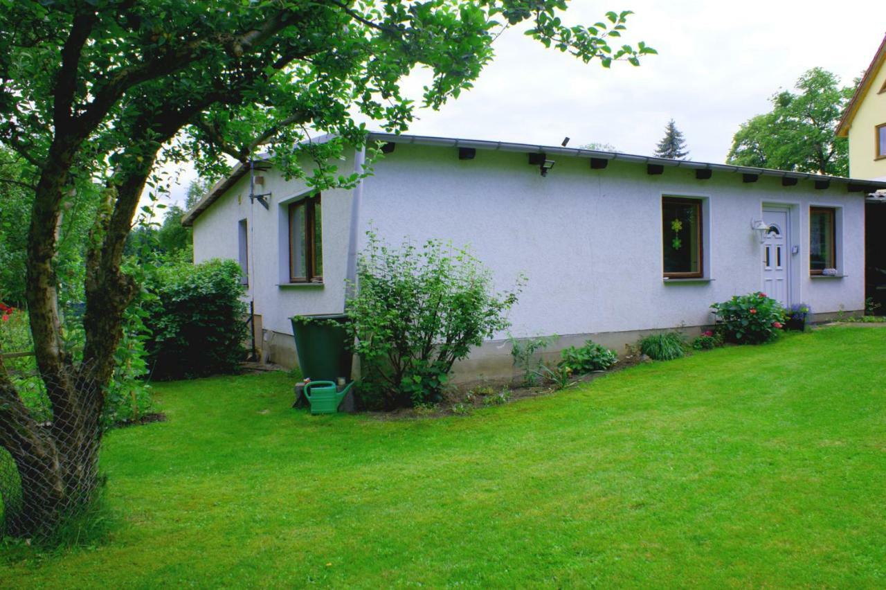 Villa Ferien Am Hegensteinbach à Fürstenberg-Havel Extérieur photo